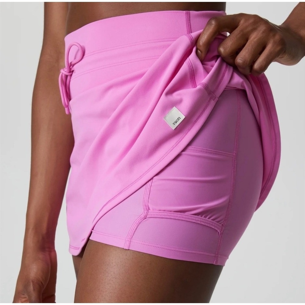 NWOT Vuori Daily Skirt L Azalea Pink Skort Tennis Pickleball Athleisure VW3102 - Picture 2 of 13